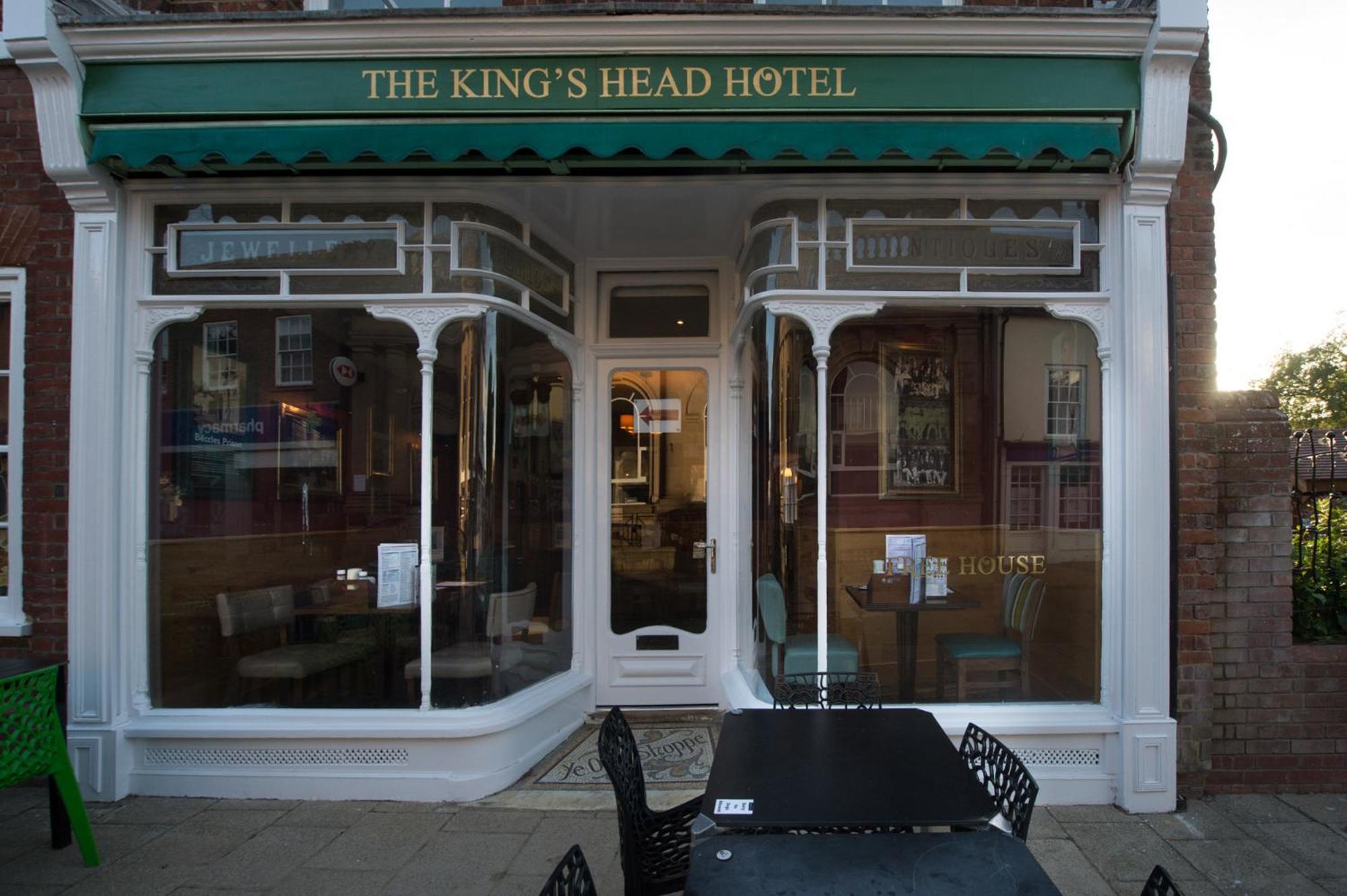 The King'S Head Hotel Wetherspoon Бекклс Экстерьер фото